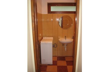 Ukraina Privát Orosijevo, Eksterjeras